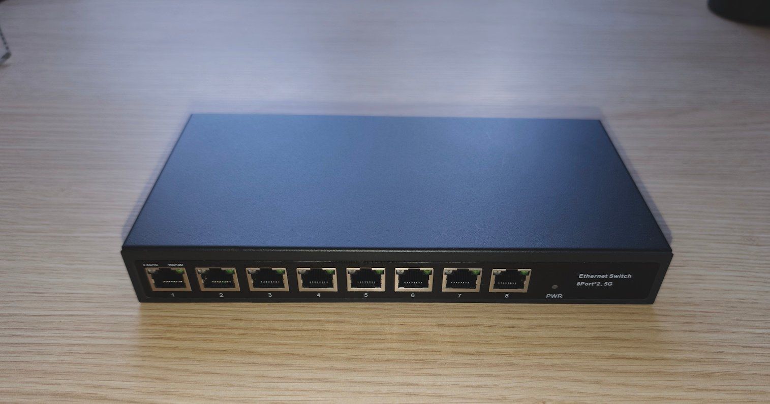 Hub & Switch: 8-Port 2.5Gbit Switch – Usato da Hefenhofen venduto da Radeon-01