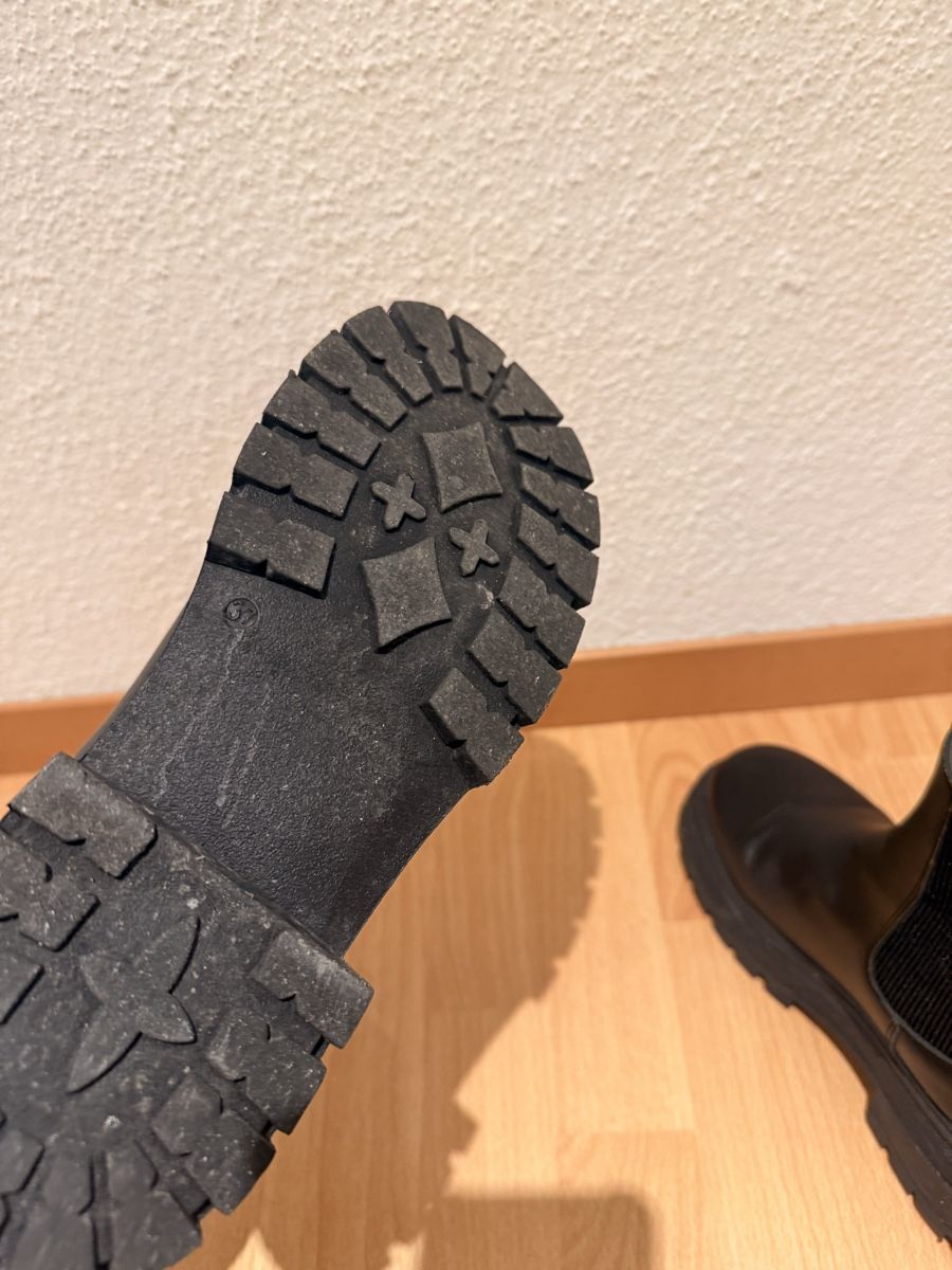Scarpe da donna: Winter Boots: Schwarze Stiefeletten, Grösse 37! – Usato da Chur venduto da Pedro.Giesteira 5