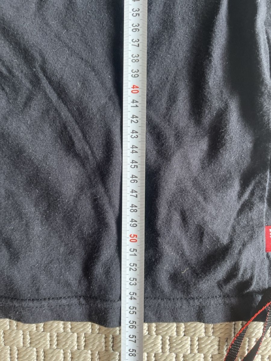 Levi's Blusen, T-Shirts & Tops: Levi's T-Shirt Schwarz, 152 – Gebraucht aus Solothurn von Bobesch08 4