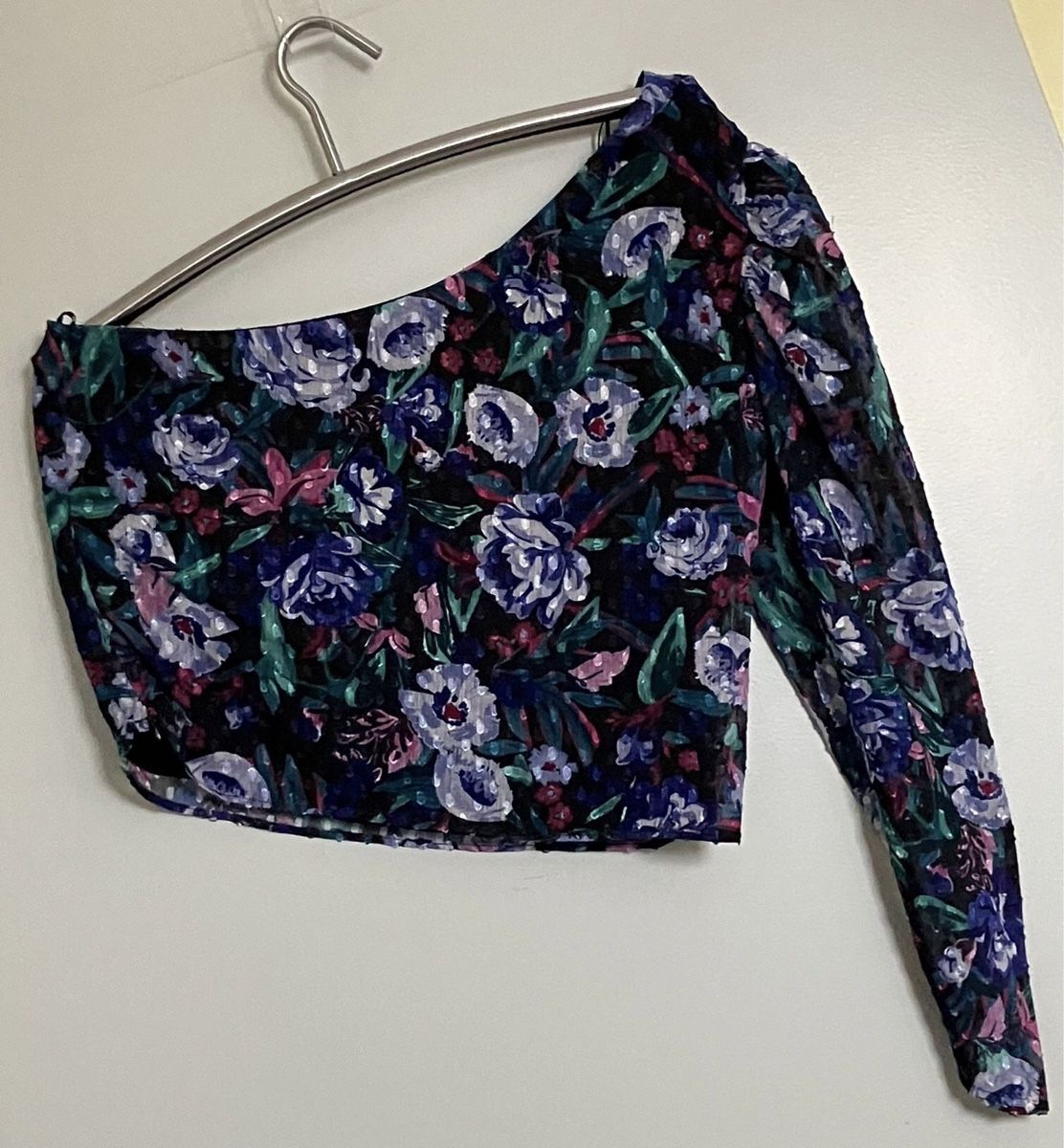 Pull&Bear Top: Top asymétrique fleuri Pull&Bear taille L jamais porté – Nuovo e nell'imballaggio originale da Vuadens venduto da Nina11 2