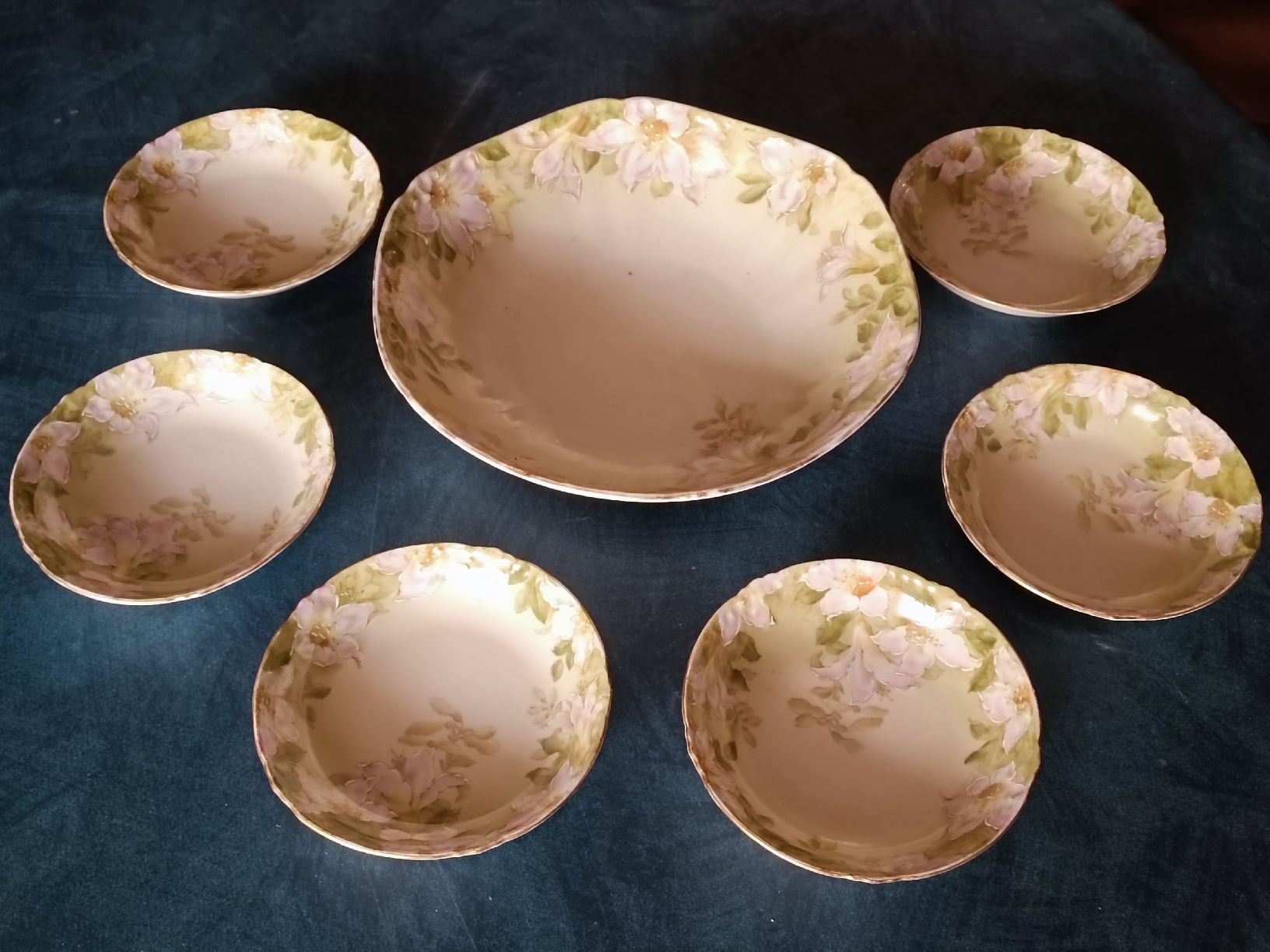 Set di piatti: Crèmeschüssel mit 6 Schalen – Usato da Estavayer-le-Lac venduto da Scosde