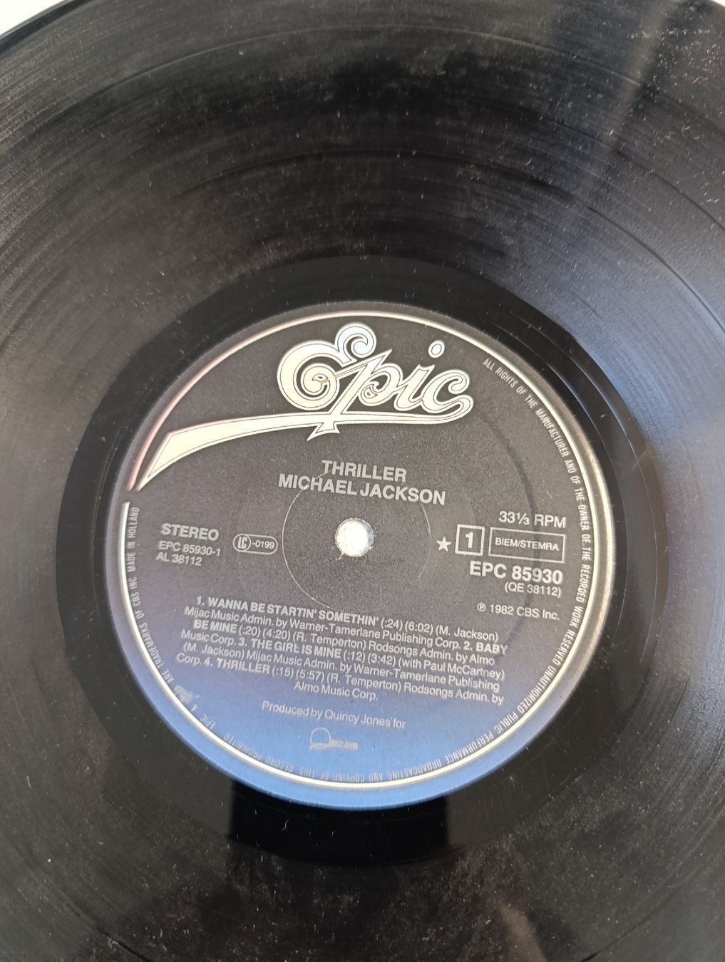 Dischi in vinile: Michael Jackson "Thriller"disque original de 1984 – Usato da Avry-sur-Matran venduto da dav_nm5p 8