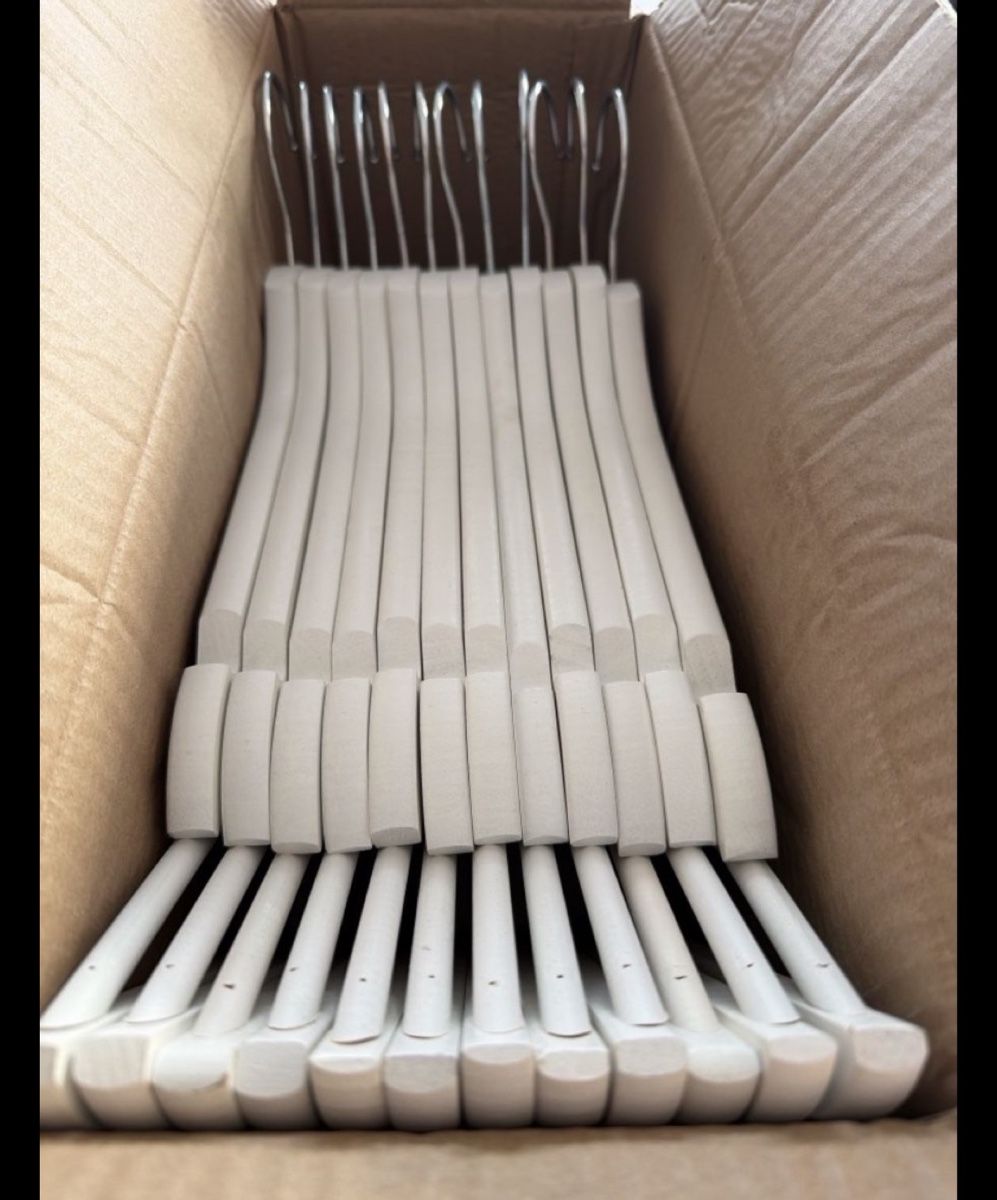 Ikea Appendiabiti: Holzkleiderbügel weiss 24Stk. – Usato da Gwatt (Thun) venduto da well 1