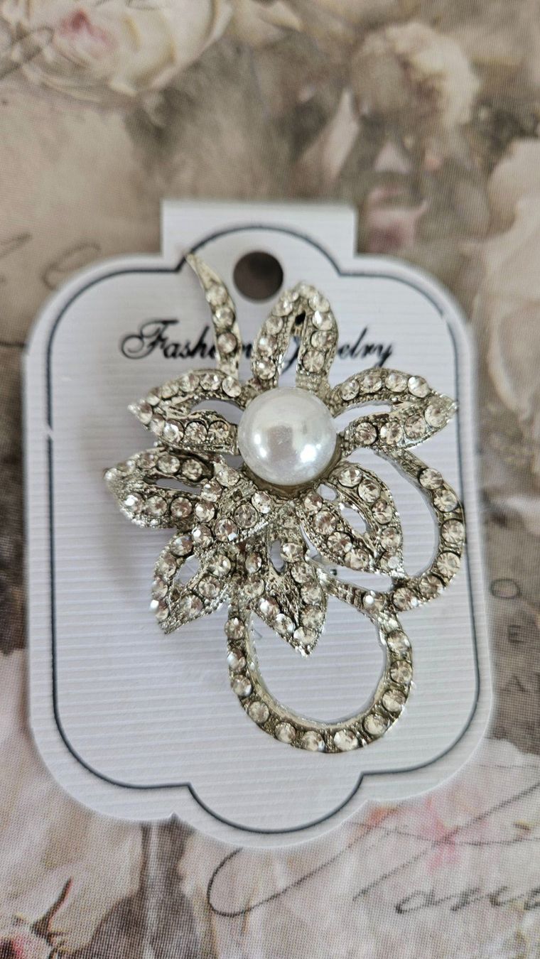 Spille & Fermagli: Elegante Brosche mit Perle & Strass Silberfarben – Nuovo e nell'imballaggio originale da Gossau ZH venduto da fashiontwo 2