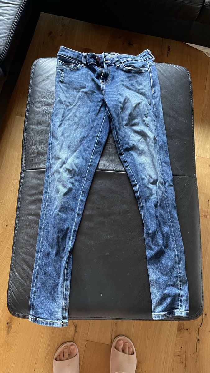 Zara Jeans: Zara Women's Jeans Size 26 – Gebraucht aus St-Gingolph von Ynatka