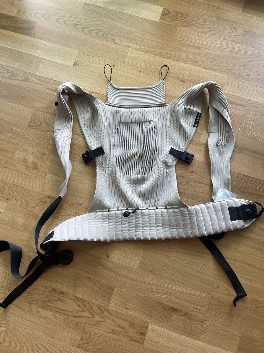 Flybaby Porte-bébés ventraux & dorsaux: FLYBABY Babytrage – D'occasion à Horgen par sel_qc25
