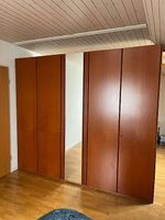 Grosser Schrank 252x61x219