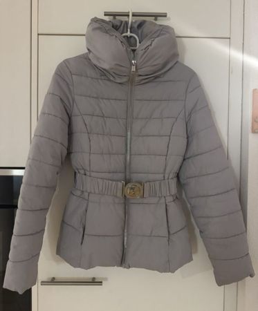 Doudoune grise avec ceinture. xs/s guess