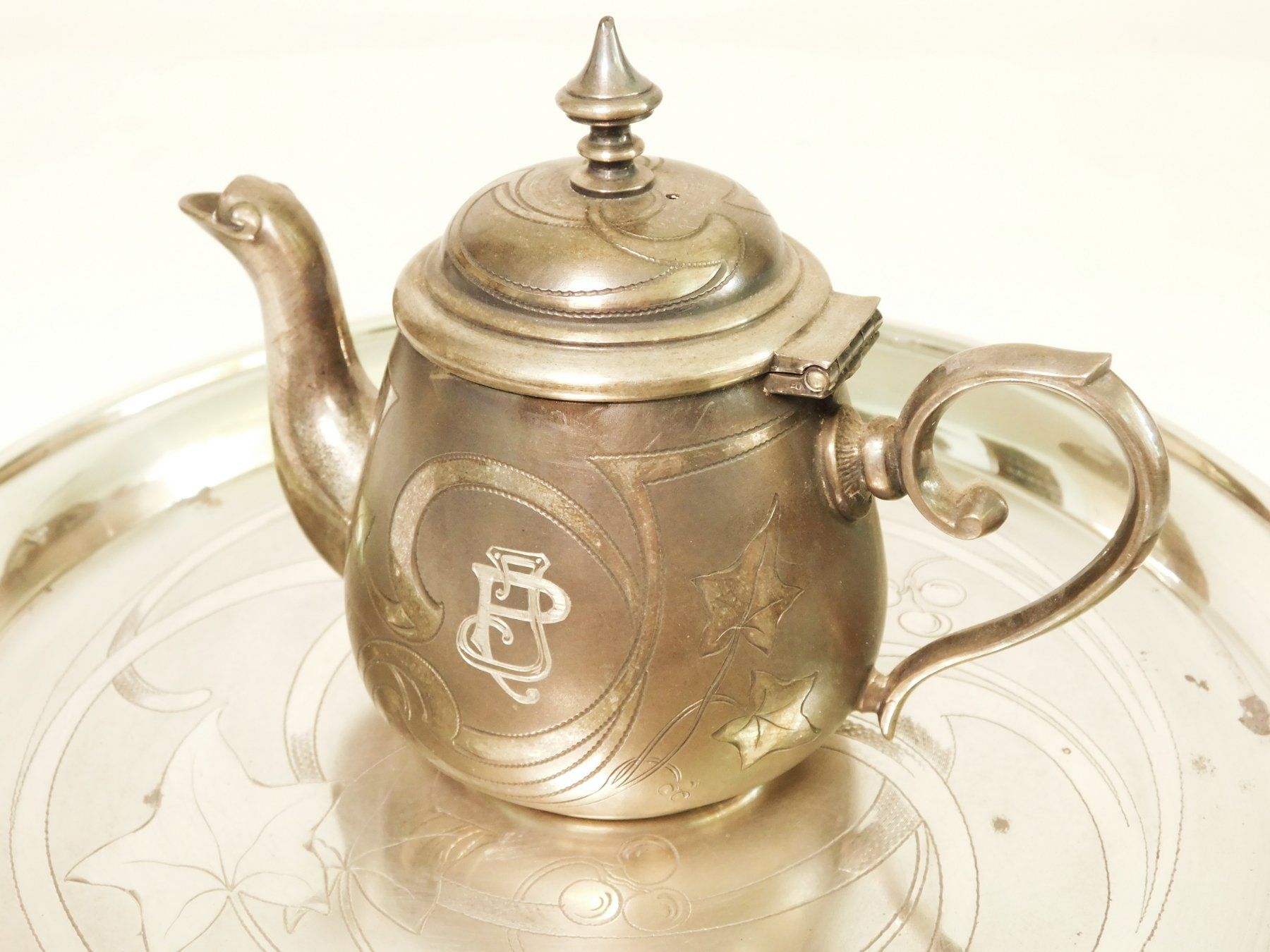 WMF Set di piatti: Original WMF Antikes Kaffee- & Teeservice 5tlg mit Tablett – Usato da Emmenbrücke venduto da Ulisse-22 6