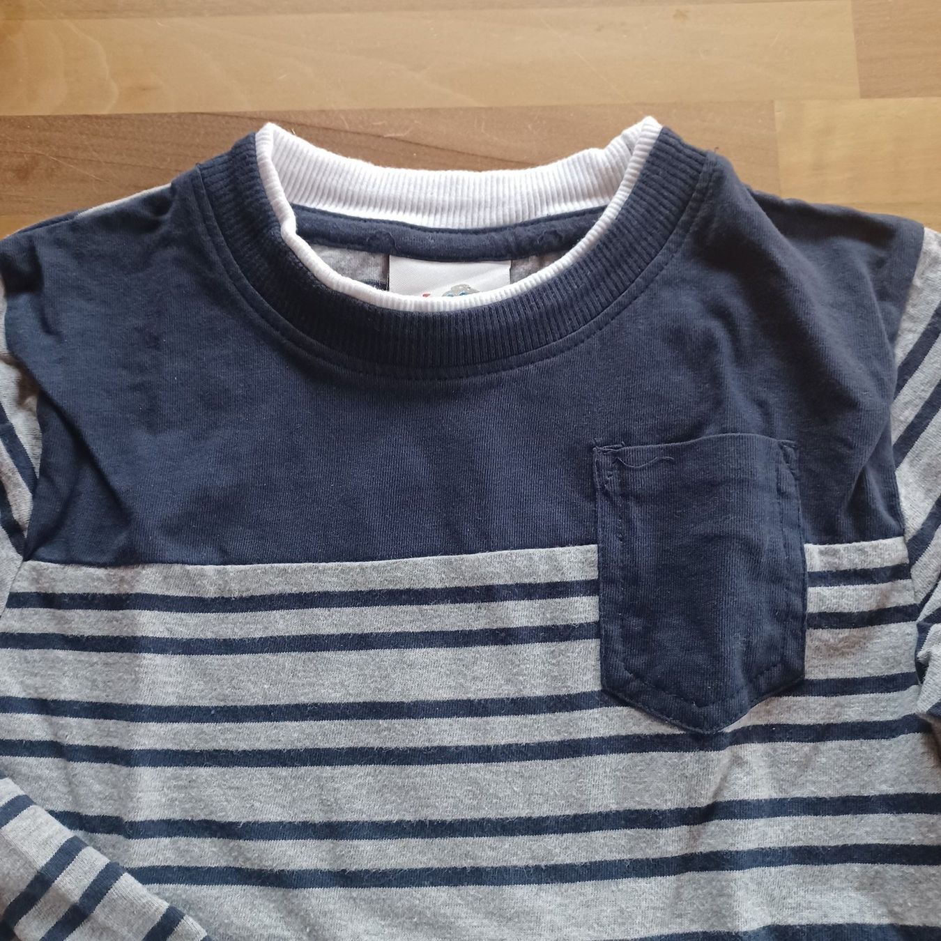 Maglioni & Felpe: Schönes Sweatshirt, Grösse 116 – Usato da Niederscherli venduto da 20sydney02 2