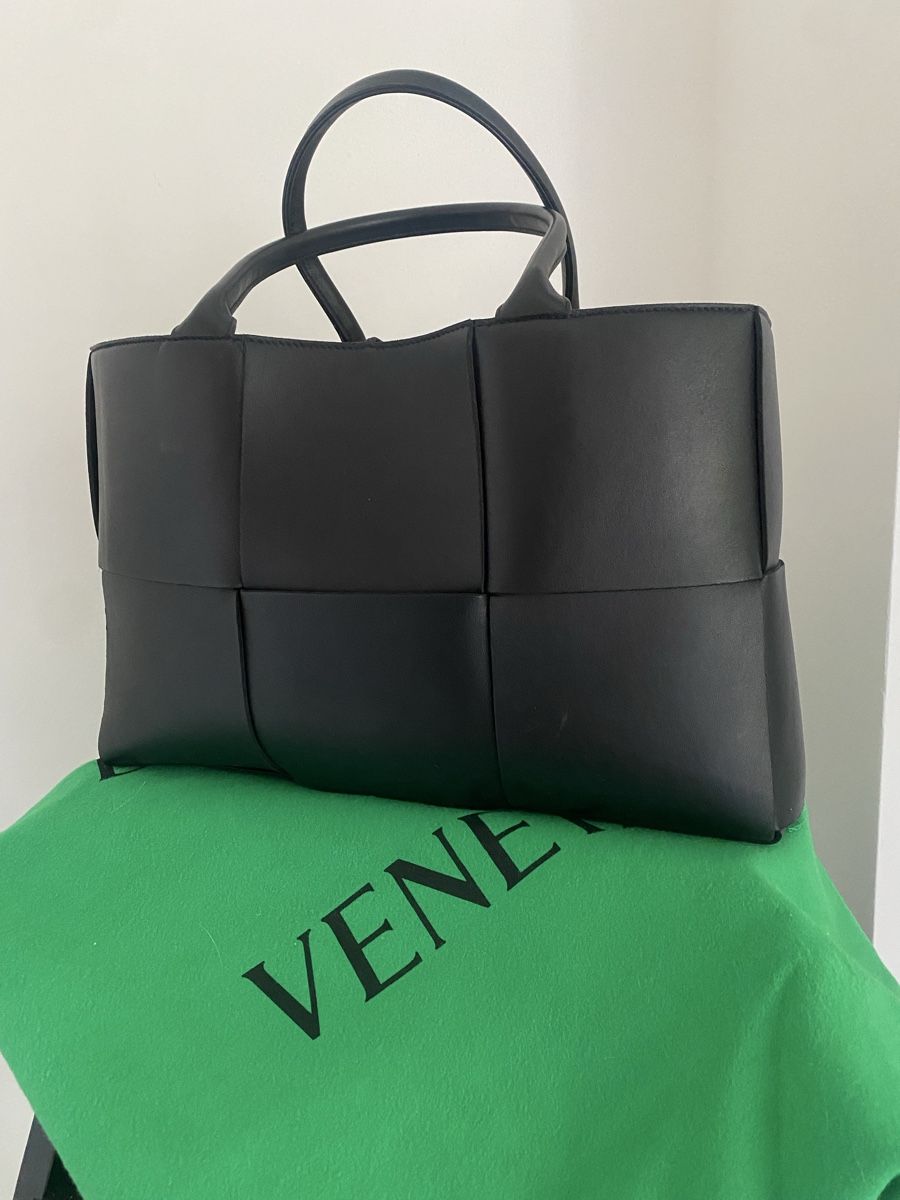 Bottega Veneta Borse: Bottega Veneta medium Arco Tote – Nuovo (secondo la descrizione) da Luzern venduto da rachlaw1