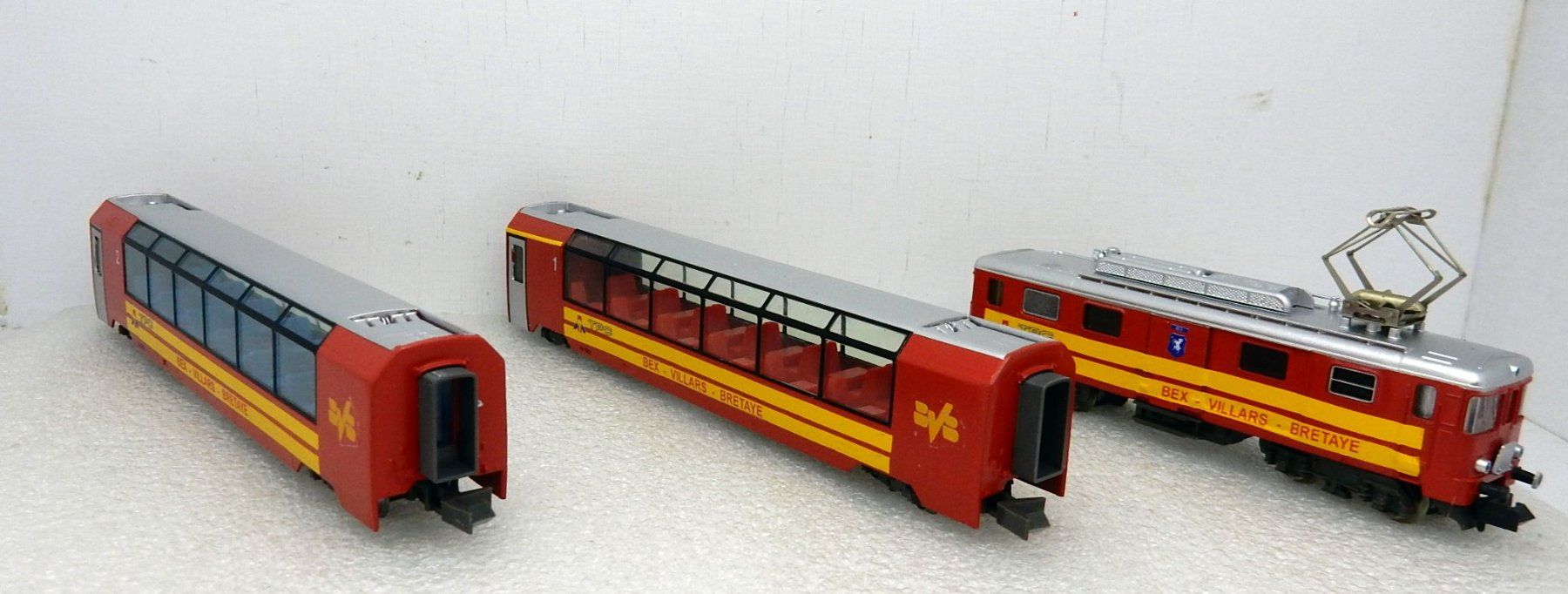 Kato Modellini di ferrovie: N  "BVB"  Motrice  De 4/4 + 2 voitures Panoramiques – Usato da Locarno venduto da Gudrun2 2