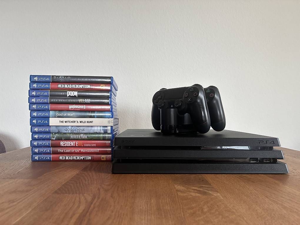 Console: PS4 Pro 1TB + 2 Controller + Ladestation + 12 Spiele  – Usato da Dübendorf venduto da las_qgf8