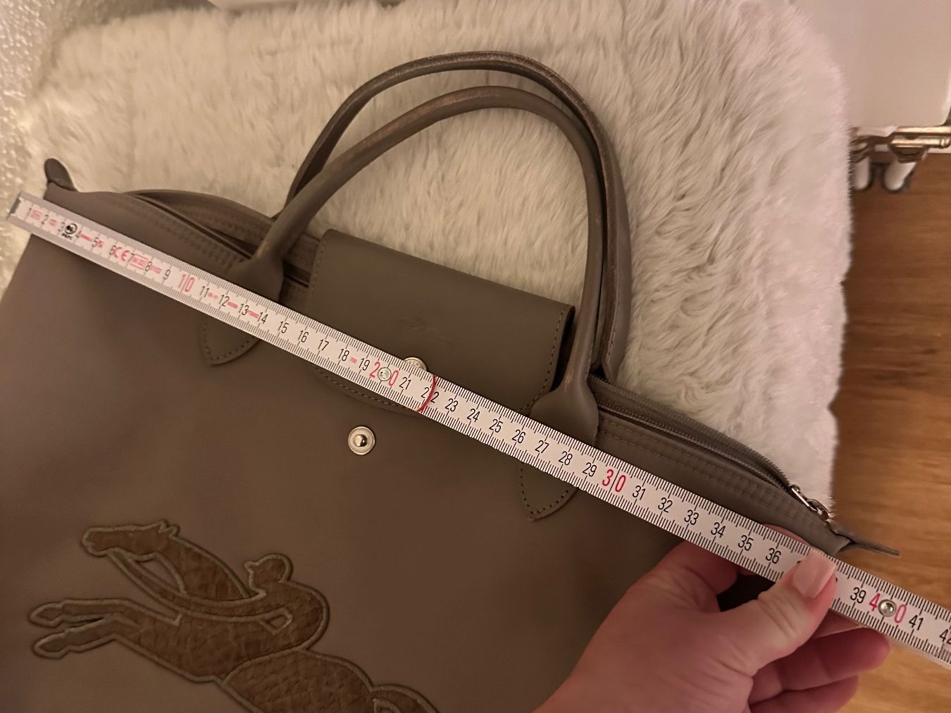Longchamp Borse da donna: Longchamp Shopper grau/beige mit Pferd – Usato da Ittigen venduto da luna_91 3