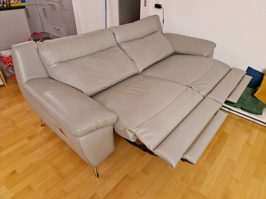 Conforama Divani: Bequemes elektriches Sofa – Usato da Reinach BL venduto da lyr_j5h5 2