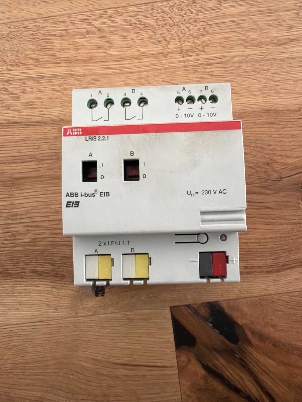 ABB Componenti elettronici: ABB KNX LR/S 2.2.1 Lichtregler, 2fach – Usato da Ballwil venduto da Pascal105
