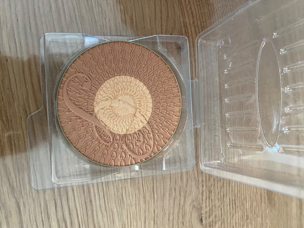 Poudre Sculpt 3-en-1 Glam Up - Ombre, Lumière, Éclat Pour Un Teint Parfait
