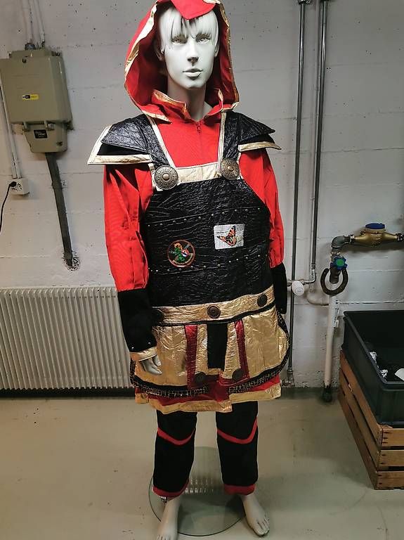 Costumi: Kostüm Feuer krieger – Usato da Bleienbach venduto da ven_k5rv