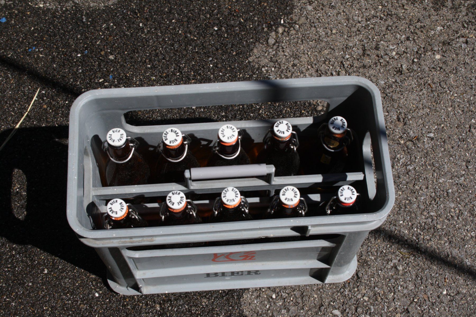 Casse di vino e birra: EICHHOF BIERKISTE MIT  BÜGELFLASCHEN – Usato da Wauwil venduto da Pneuedy 8
