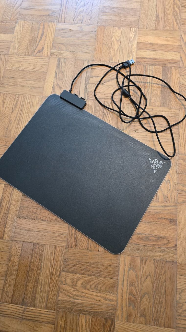 Razer Tapis de souris: Razer Firefly V2 RGB Mausmatte – D'occasion à Schaffhausen par ora_fpw6