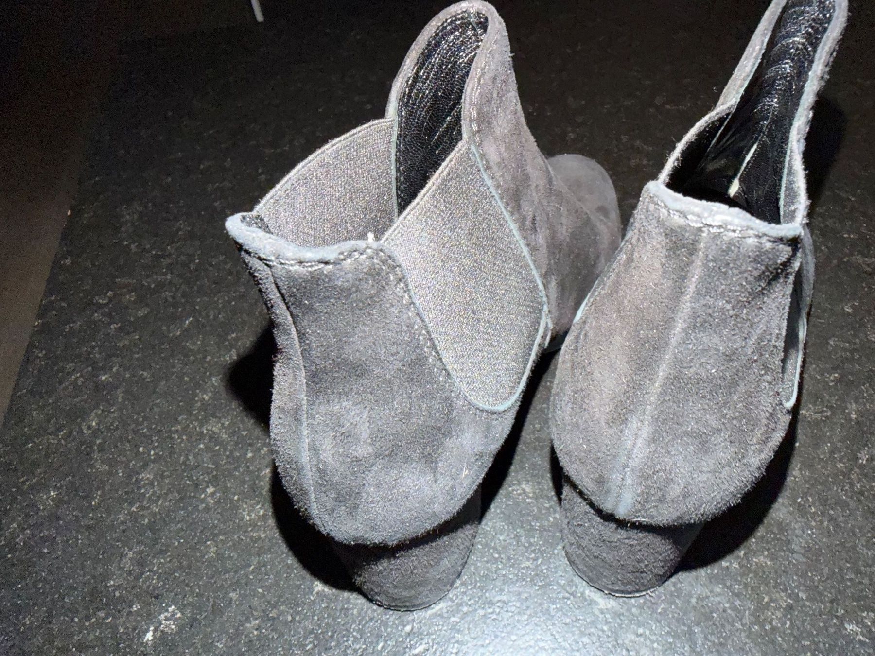 Damenschuhe: Schwarze Wildleder Stiefeletten, Grösse 37 – Gebraucht aus Suhr von Panok 2