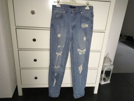Jeans blau  Gr 40  Forever 21 gelöchert