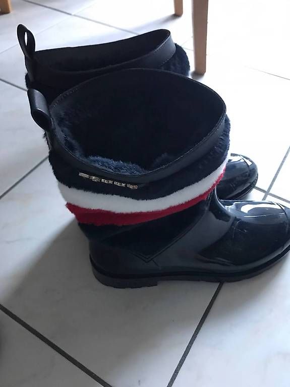 Tommy Hilfiger Scarpe da donna: Bottes de pluie Tommy Hilfiger taille 39 – Usato da Martigny venduto da gai_2l9l 1