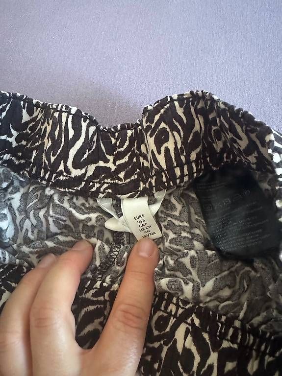 Pantalons: H&M Stoffhose S – D'occasion à Basel par lar_tlt2 1