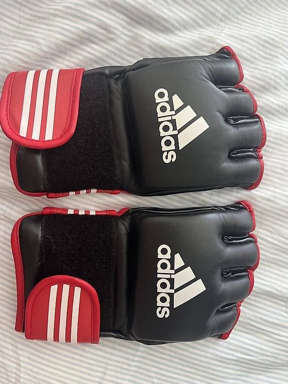 Adidas Guanti & manicotti: Boxhandschuhe Kickboxen – Usato da Zürich venduto da chiffchaff