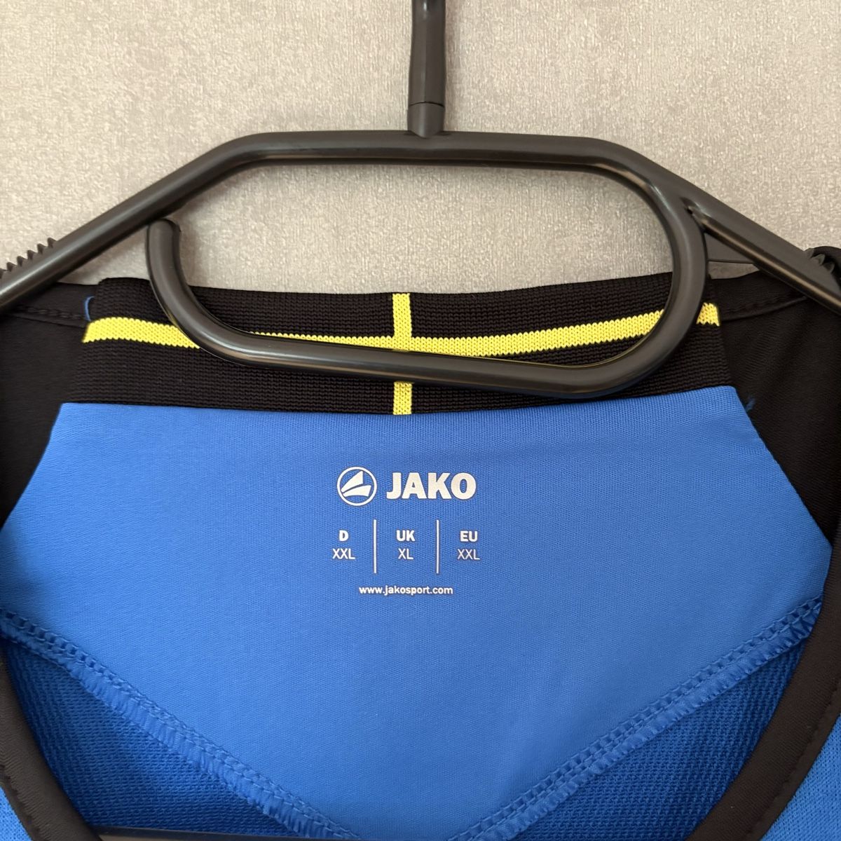 Jako Canottiere & Pantaloni: Bsc Young Boys Trikot Jako – Usato da Winterthur venduto da LaBodega 3
