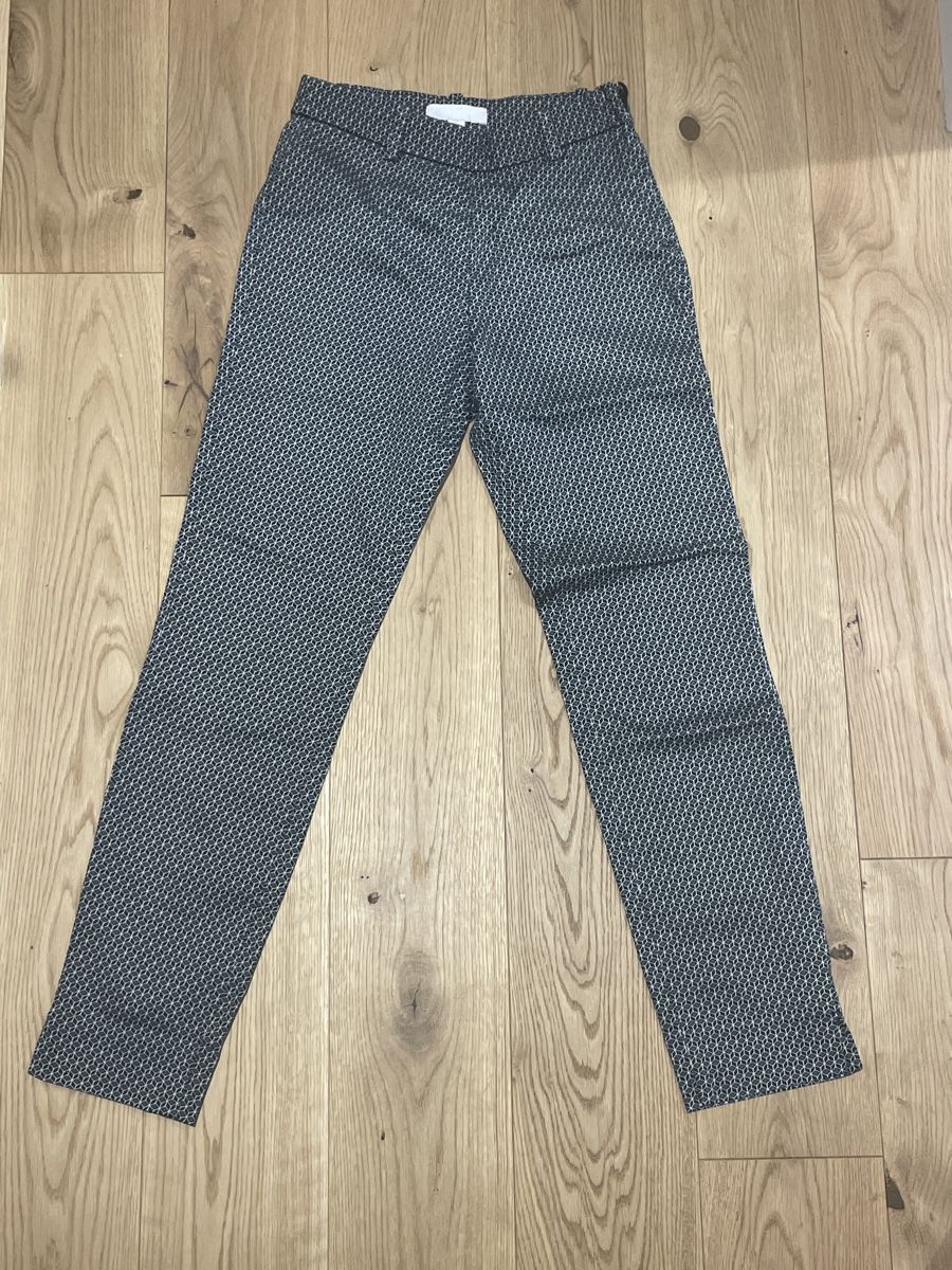 H&M Pantaloni: Gemusterte Hose von H&M, Gr. 32 – Usato da Arbon venduto da llaauraa