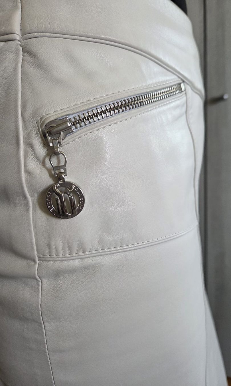 Versace Gonne: Jupe en cuir Versace Classic, taille S. – Usato da Neuchâtel venduto da wikit 3