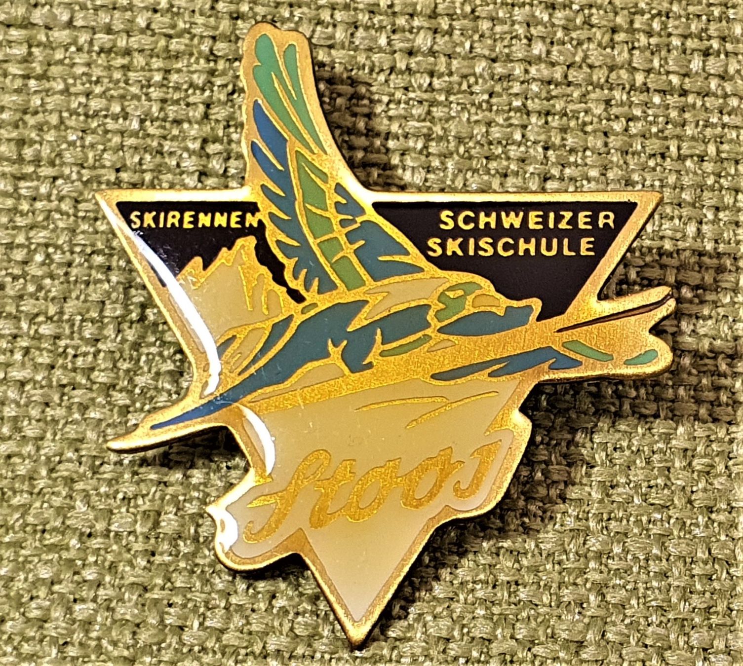 Broschen & Nadeln: X4 - Brosche Ski Rennen Schweizer Skischule Stoos Schwyz – Gebraucht aus Reinach BL von Boston-Verkauf 1