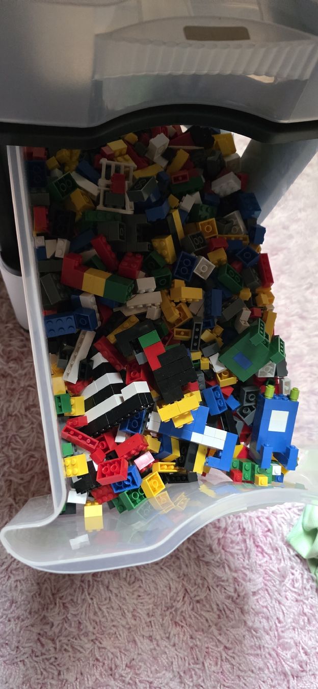 Armadi: Kleine Schubladestock inkl. Legos – Nuovo (secondo la descrizione) da Aeschi SO venduto da trindade 4