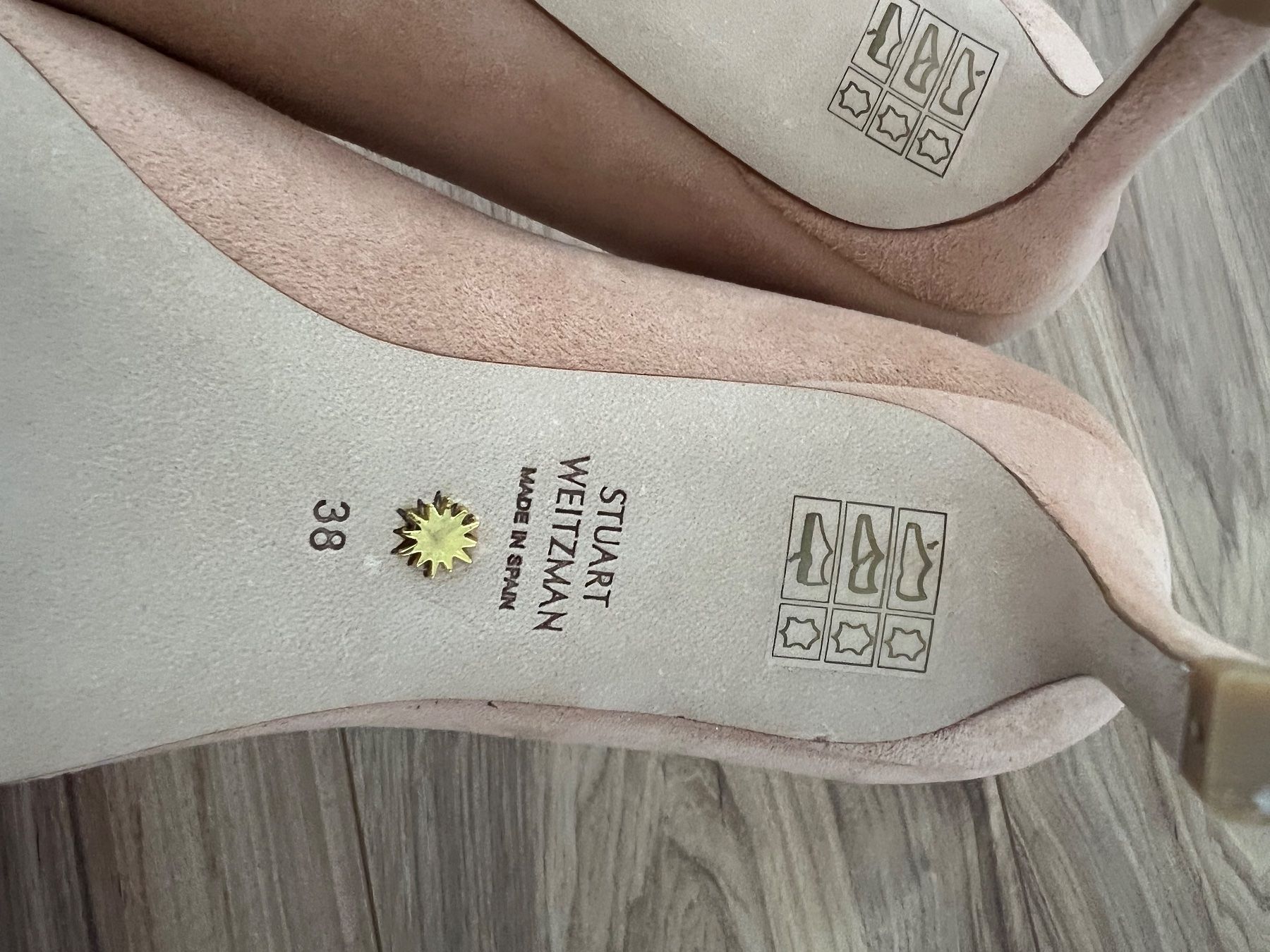 Stuart Weitzman Scarpe da donna: Stuart Weitzman pump, size 38, like new – Usato da Arzier Le Muids venduto da oma_w5bq 5