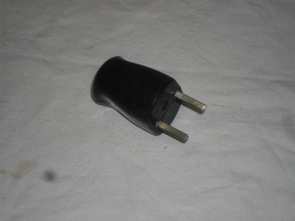 Stecker: Stecker  230/250 Volt , 3 Polig , 10 A – Gebraucht aus Büren SO von omsa