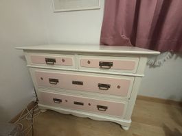 Charmante Kommode / Schubladenmöbel (Renovationsbedürftig)