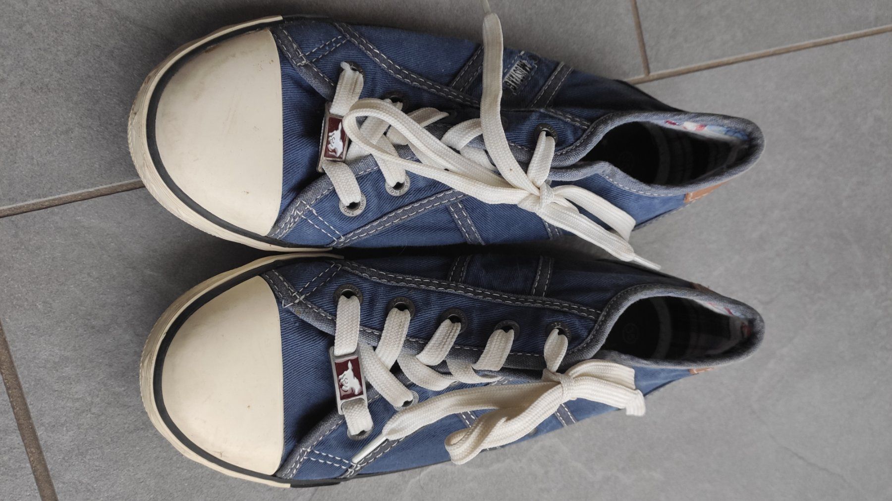 Mustang Schuhe für Jungen: Stoffturnschuhe Gr 35 von Mustang – Gebraucht aus Riehen von India13