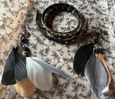 Federohrringe und Nietenarmband - Rockig und einzigartig!