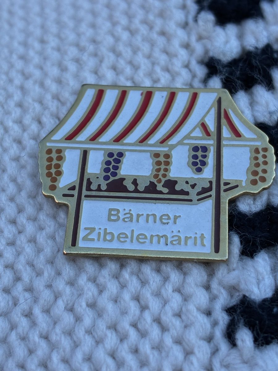 Placchette & Badge: Berner Zibelemärit Pin – Usato da Ostermundigen venduto da charmink 1