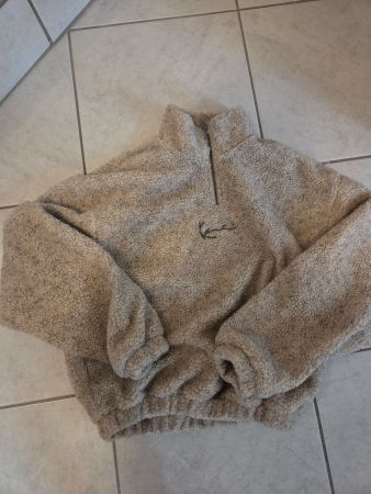 Karl Kani Sherpa Pullover — warm und kuschelig für den Wi...