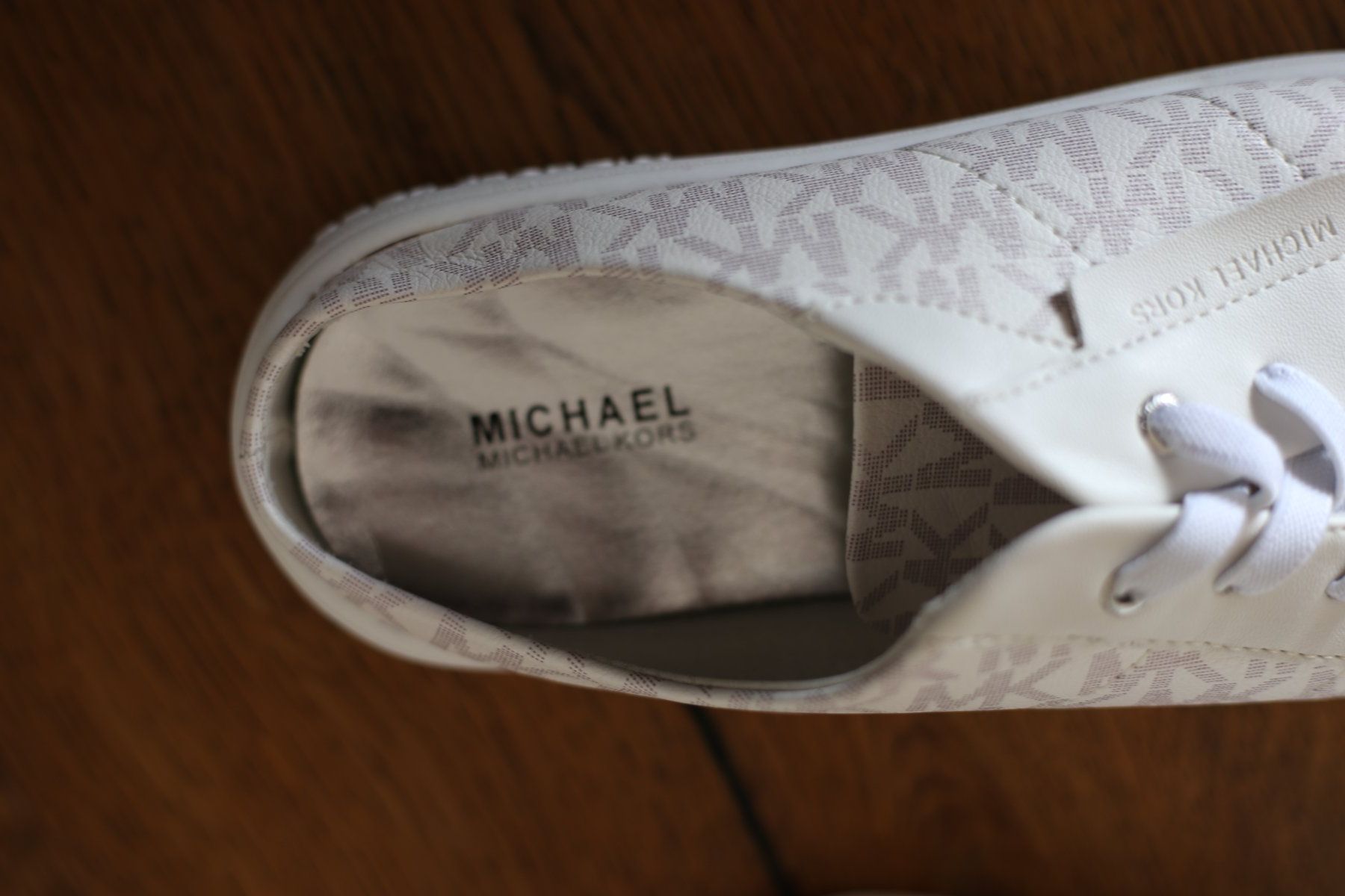 Michael Kors Scarpe da donna: Weisse Michael Kors Damen Sneaker Grösse 36 – Usato da Ruswil venduto da deb_w5rv 3