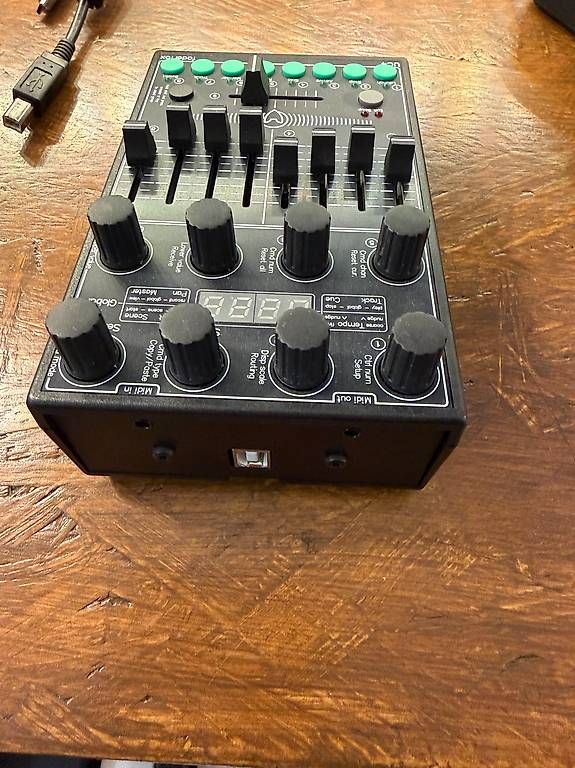 Musikinstrumente: Faderfox UC4 - Midi Controller – Gebraucht aus Zürich von chefvondetjanze 2
