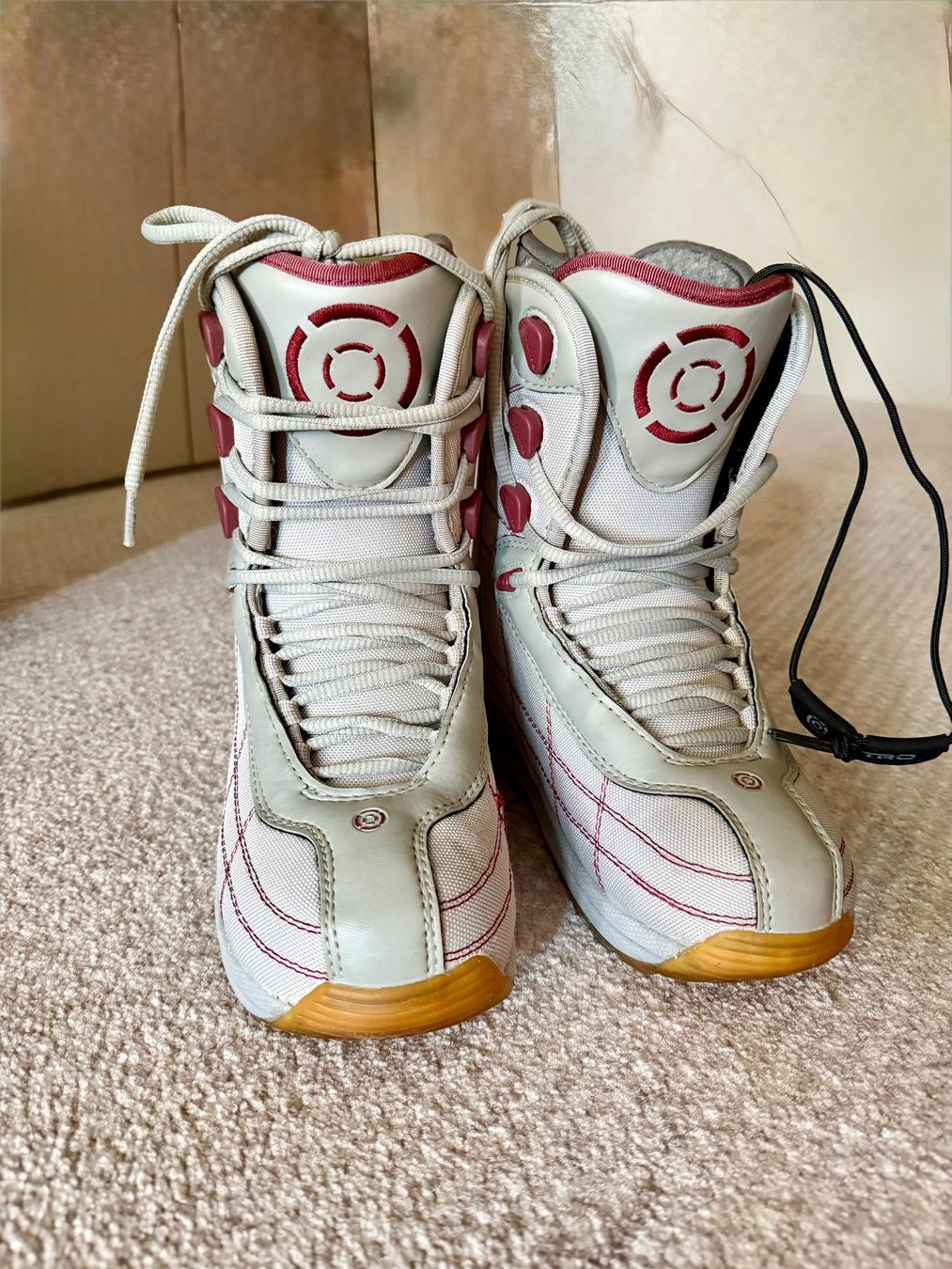 Snowboard Nitro Board: Nitro Snowboard mit Bindung und Boots – Usato da Kloten venduto da tin_kb9x 8