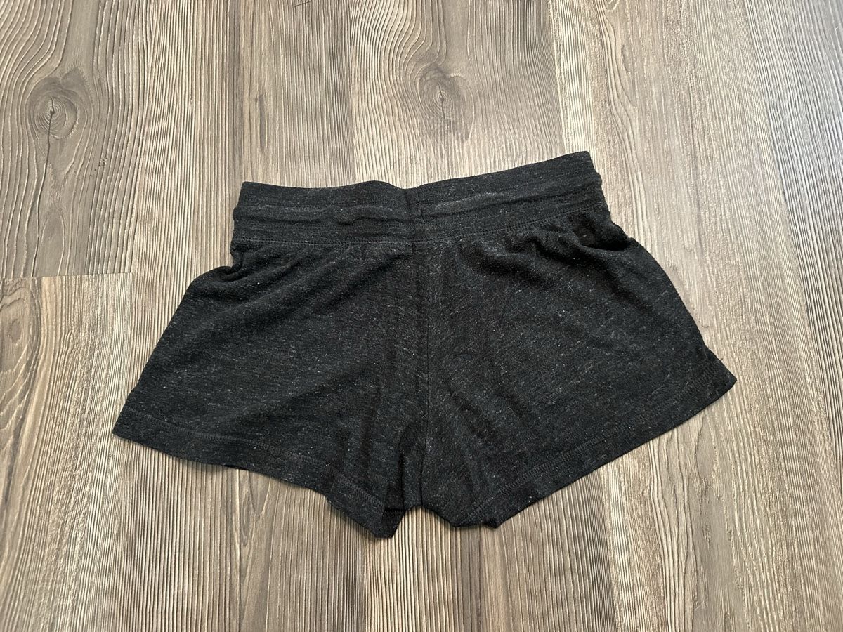 Nike Pantaloni: Nike Shorts grau Gr. XS – Usato da Schaanwald venduto da ael248 1