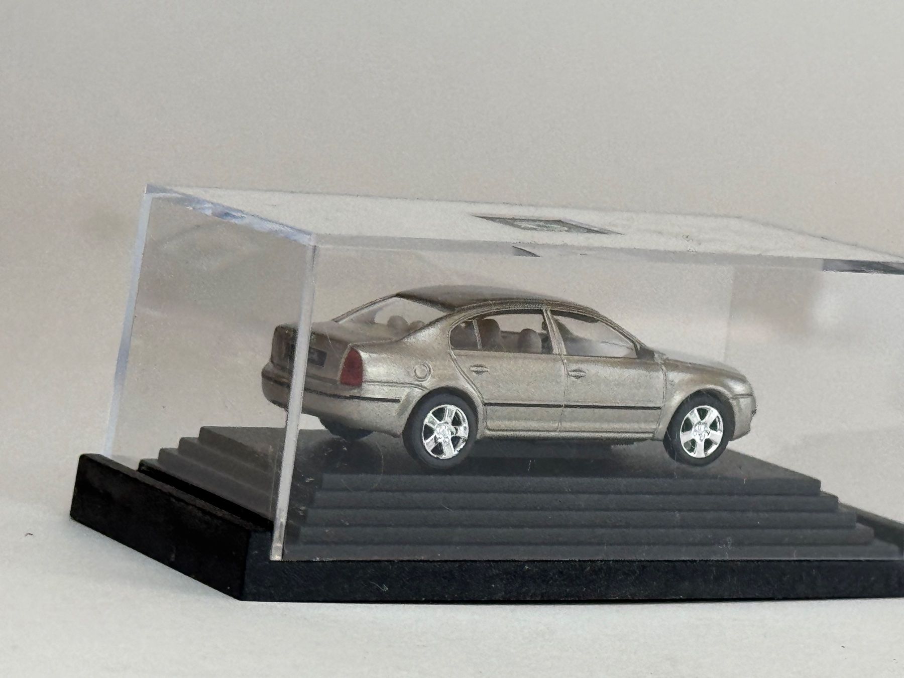 Skoda Modellini d'auto: CH- Kaden Skoda Superb silbern – Usato da Elm venduto da Wikmtz 1