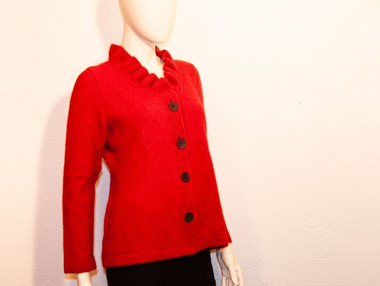 Jacken: Possum Damen Jacke mit Rüschen L rot – Neu und originalverpackt aus Zollikofen von marys-choice 3