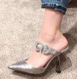 Scarpe da donna: Neue Pantoletten silber Gr. 37.5 – Nuovo e nell'imballaggio originale da Wettswil venduto da the_jr6l 1