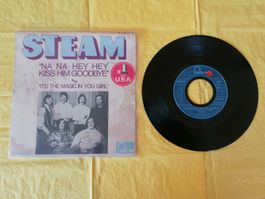 Steam – Na Na Hey Hey Kiss Him Goodbye