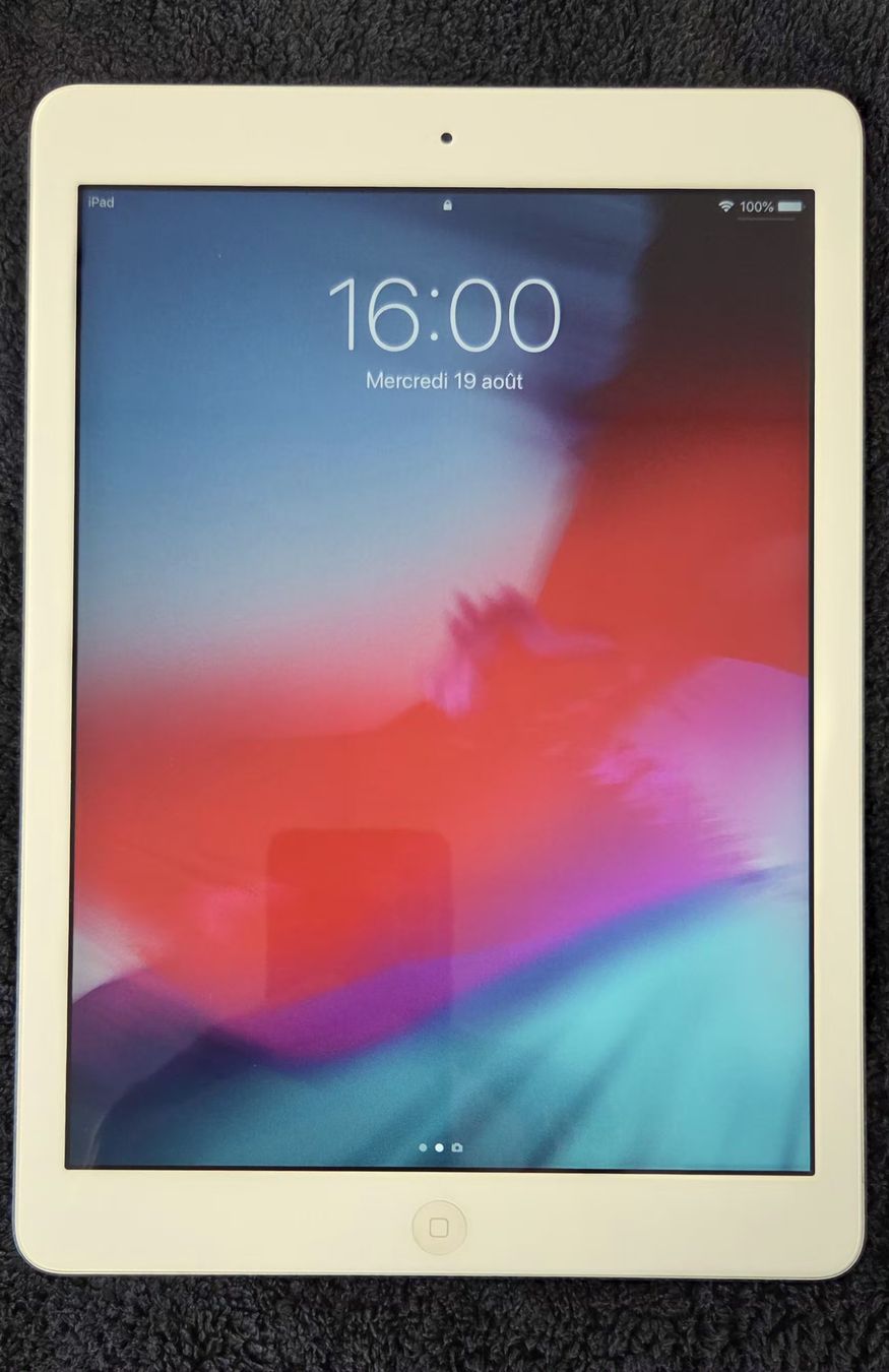 Apple Tablettes PC: Ipad air 16GB – D'occasion à Cernier / par car_5rm5